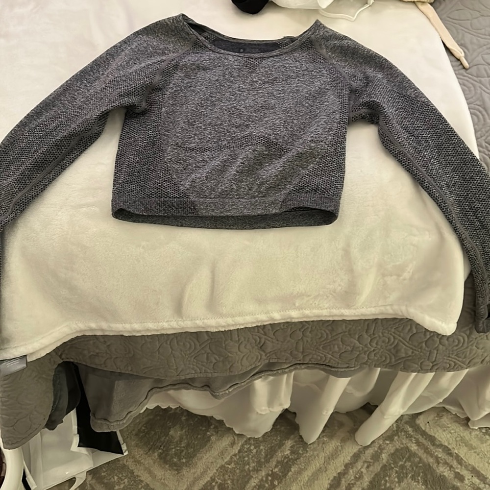 Athletic long sleeve crop top